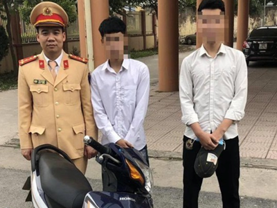 Hai lần xử phạt nam thanh niên "bốc đầu" xe khoe mạng xã hội