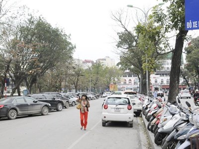 Hà Nội: “Mập mờ” phí trông giữ ô tô