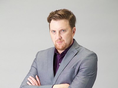 Đạo diễn Aaron Toronto trải lòng về phong tục ma chay của Việt Nam  trong phim "Đêm tối rực rỡ"