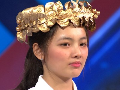Nữ sinh giành vòng nguyệt Olympia "gây sốt" vì xinh đẹp, nhiều tài lẻ