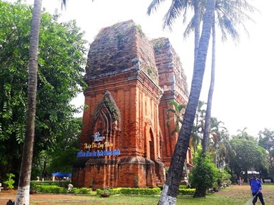 Cụm tháp Chăm ngàn tuổi độc đáo ở Bình Định hút khách check-in