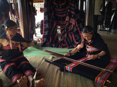 Khơi dậy các giá trị văn hóa truyền thống của dân tộc Tà Ôi, Pa Cô