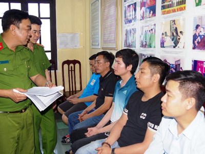 Bắt nhóm đánh bạc, cá độ bóng đá 20 tỷ đồng qua mạng Internet