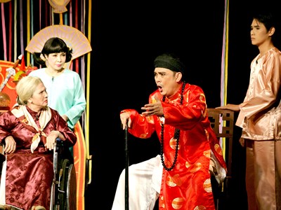 "Phân luồng", chia ca tập vở