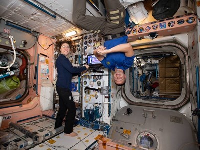 NASA hợp tác với tư nhân bán vé du lịch vũ trụ đầu tiên lên ISS