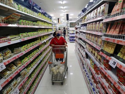 Người dân nhiều nước thêm áp lực chi tiêu