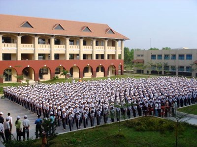 Bộ GD&ĐT phản hồi về việc một trường THPT kỷ luật nữ sinh xăm hình