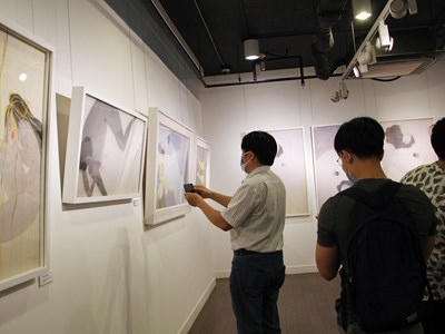 Triển lãm tranh lụa khỏa thân