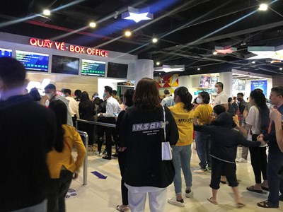 Sợ rằng khán giả thích “mang rạp về nhà”