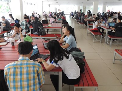 Học phí đại học tăng: Gánh lo thêm nặng