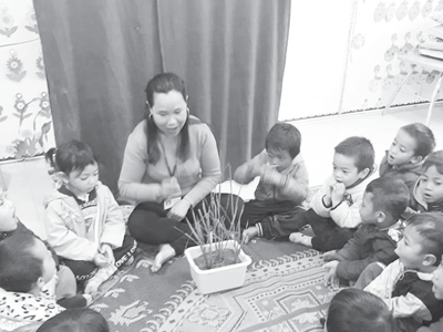 Cô giáo Pa Cô tận tâm với đồng bào