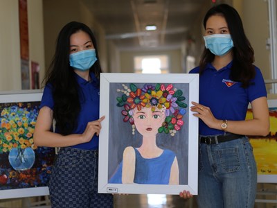 Vẽ tranh đá để đấu giá ủng hộ Quỹ vắcxin phòng, chống Covid-19