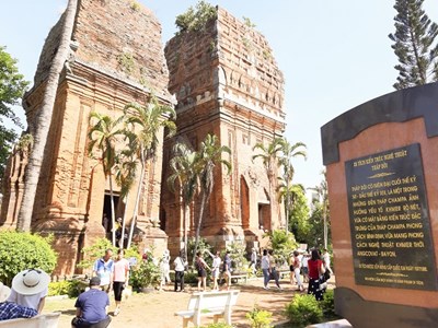 Xây dựng sản phẩm du lịch đặc thù để phát triển du lịch nhìn từ kinh nghiệm của  Bình Định