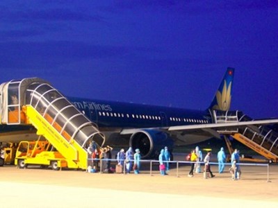 Chuyến bay đầu tiên chở 217 công dân xứ Nghệ về quê tránh dịch