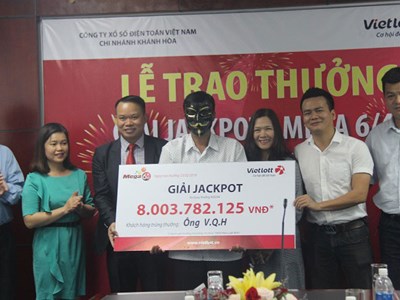 Khánh Hòa:Trên đường đi tảo mộ về, mua vé số trúng hơn 8 tỷ đồng!