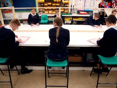 Nước Anh sẵn sàng tiêm vắcxin Covid-19 cho trẻ từ 12-15 tuổi