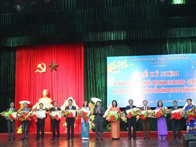 Trao tặng giải thưởng “Tỏa sáng Blouse trắng” cho 20 bác sĩ tiêu biểu