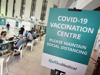 Singapore tiêm mũi bổ sung vắcxin Covid-19 cho người cao tuổi, suy giảm miễn dịch