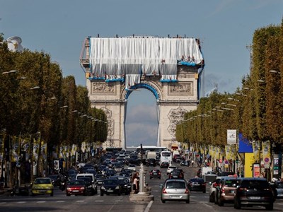 Pháp khánh thành dự án bọc vải Khải Hoàn Môn ở thủ đô Paris