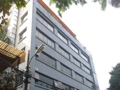 Hà Nội: Rơi từ tầng 6 tòa nhà văn phòng, một người phụ nữ trẻ tử vong