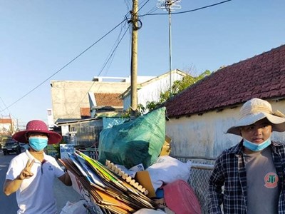 Gom ve chai đổi yêu thương