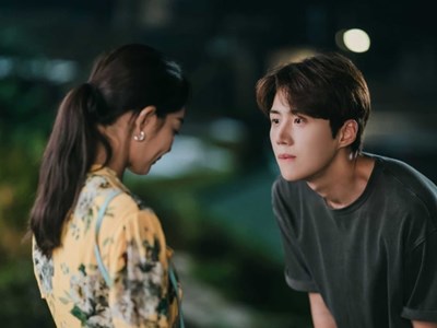 Nam diễn viên Kim Seon Ho xin lỗi bạn gái cũ sau scandal ép phá thai