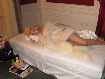 Madonna bị chỉ trích vì tái hiện cái chết của Marilyn Monroe
