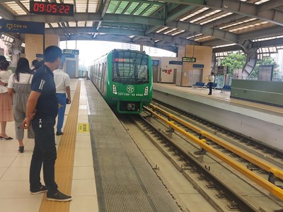 Đường sắt Cát Linh - Hà Đông "đắt khách" ngày đầu vận hành thương mại