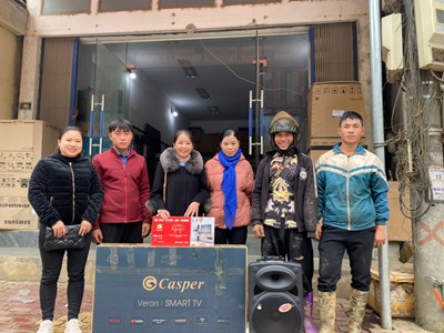 Báo Văn hóa trao quà bạn đọc đến cô trò điểm trường mầm non Sán Trá