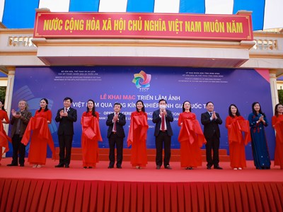 Khai mạc Triển lãm Việt Nam qua ống kính nhiếp ảnh gia quốc tế