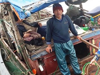 Nghệ An: Lực lượng kiểm ngư phát hiện 2 tàu sử dụng kích điện đánh cá trên biển
