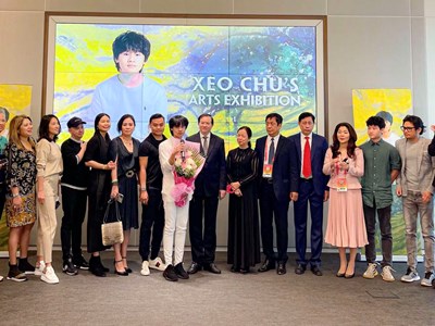 Khai mạc triển lãm tranh ruộng bậc thang Mù Cang Chải của Xèo Chu tại EXPO Dubai