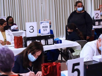 CDC Mỹ: Người cao tuổi chưa tiêm vắc xin có tỉ lệ nhập viện cao hơn 49 lần