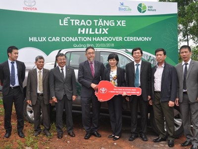 Toyota tặng xe ô tô để hỗ trợ bảo tồn thiên nhiên ở Quảng Bình