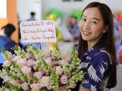 Sinh viên Lào đón Tết cổ truyền Việt Nam