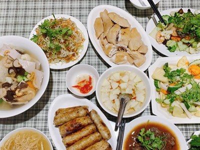 Cỗ xưa làng cổ Bát Tràng: Hương vị tinh hoa ẩm thực truyền thống