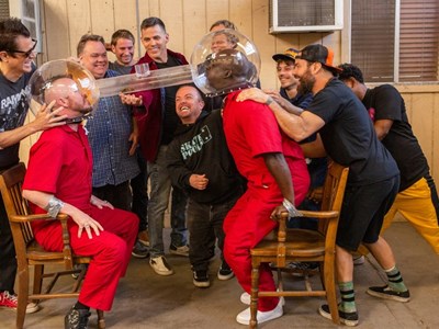 Phim hài "Jackass Forever" ăn khách vượt mặt bom tấn "Spider-Man"