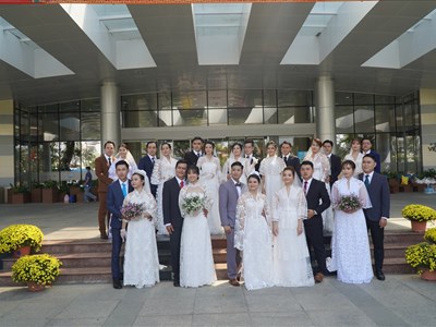 Ngày hạnh phúc của những cặp đôi tuyến đầu hoãn cưới để chống dịch