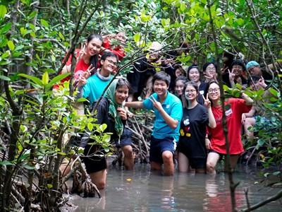 Bạn trẻ xây dựng dự án chống biến đổi khí hậu