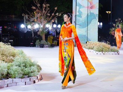 Độc đáo bộ sưu tập Áo dài Khảm gốm “Bát Nhã”