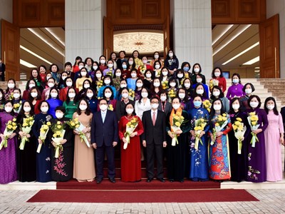 Thủ tướng Phạm Minh Chính gặp mặt đại diện nữ lãnh đạo, quản lý, nữ trí thức, văn nghệ sỹ tiêu biểu