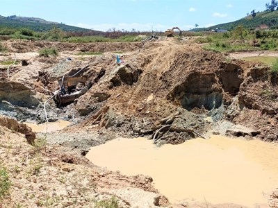 Lâm Đồng: “Cát tặc” lộng hành bên dòng Đạ K’Nàng