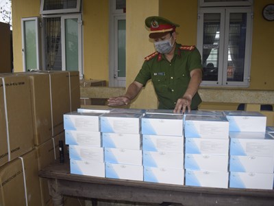 TT-Huế: Bắt giữ xe tải chở 50.000 kit test Covid-19 không rõ nguồn gốc