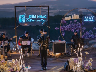Show âm nhạc trình diễn trực tiếp: Sôi động đầy“máu lửa”