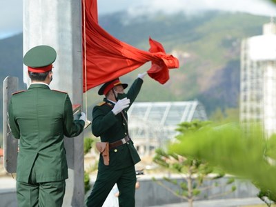 Thượng cờ Tổ quốc tại Giải chạy Tiền Phong Marathon 2022