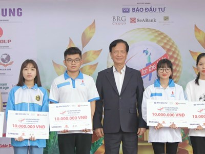 Tiếp bước cho các em đến trường từ Giải golf từ thiện