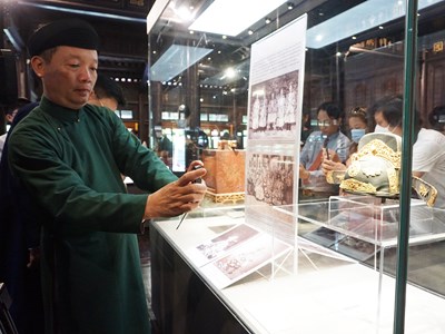 Trưng bày cổ vật mũ quan triều Nguyễn phục vụ người dân tham quan miễn phí