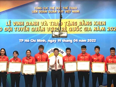Vinh danh đội tuyển quần vợt trẻ Việt Nam