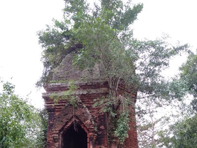 Di tích quốc gia tháp Bằng An xuống cấp trầm trọng