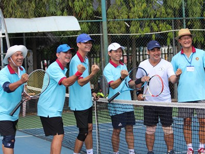 Quần vợt kết nối mọi người